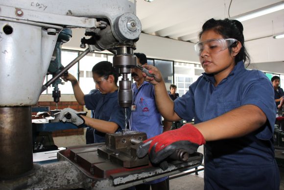 ONU pide mejorar preparación de mujeres para mercado laboral