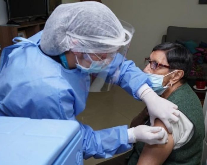 Gobierno autoriza iniciar vacunación contra el Covid-19 en mayores de 60 años