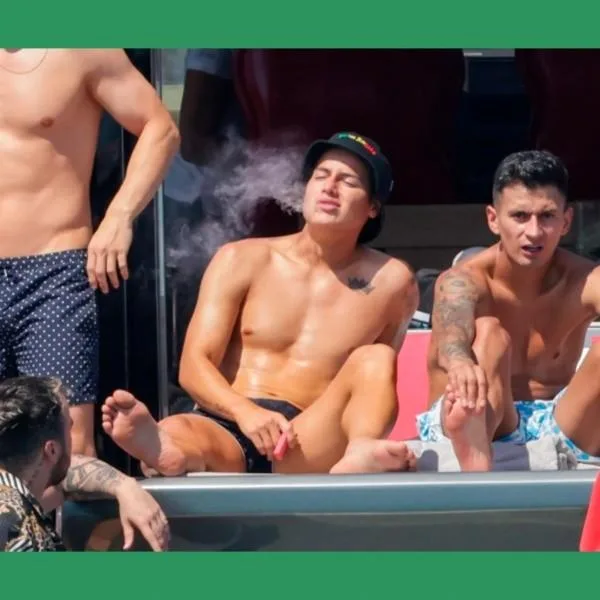 En Ibiza y fumando: polémicas fotos de James Rodríguez