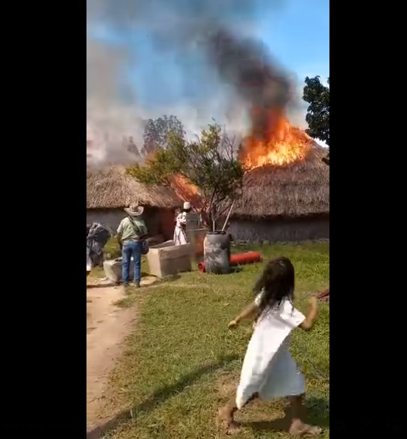 Incendio en pueblo de la Sierra Nevada de Santa Marta