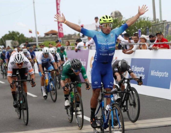 El soachuno Luis Carlos Chía gana en Cartagena la primera etapa de la Vuelta a Colombia 2022