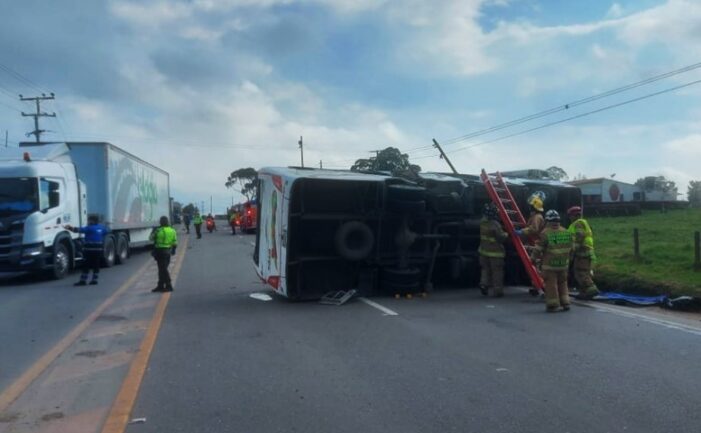 18 heridos deja accidente de bus sobre la vía Cota-Siberia en Cundinamarca