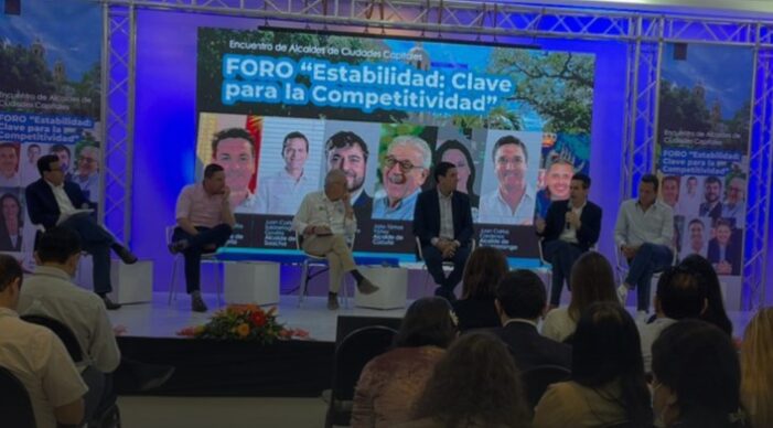 Alcalde Saldarriaga participó en foro de alcaldes en Cúcuta